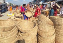 धरानमा छठ पर्वको रौनक, बाँसका सामग्रीको बिक्री चहकियो