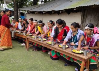 हराउँदै थारू समुदायको परम्परागत खानपान र जीवनशैली