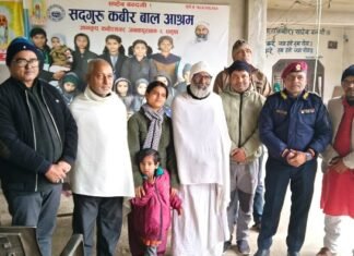 कबिर बाल आश्रमलाई ज्याकेट र सिरक हस्तान्तरण