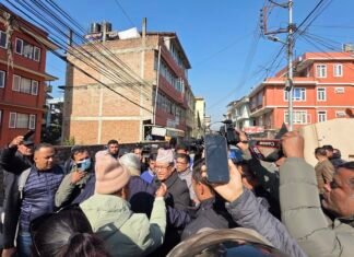 विशेष महाधिवेशन पक्षधरले गरे कांग्रेस केन्द्रीय कार्यालय घेराउ