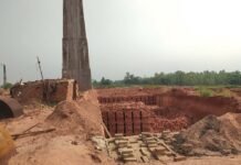 इँटा उद्योगमा पुरिएर तीन मजदुरको मृत्यु